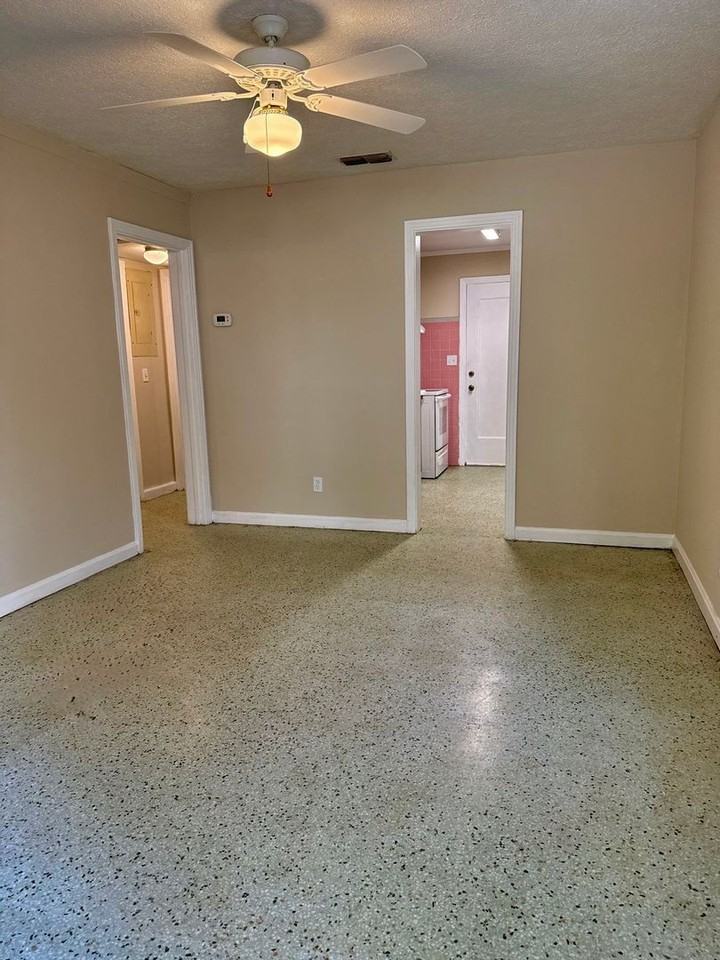 1234 River Bank Ct - Photo 6 of 7