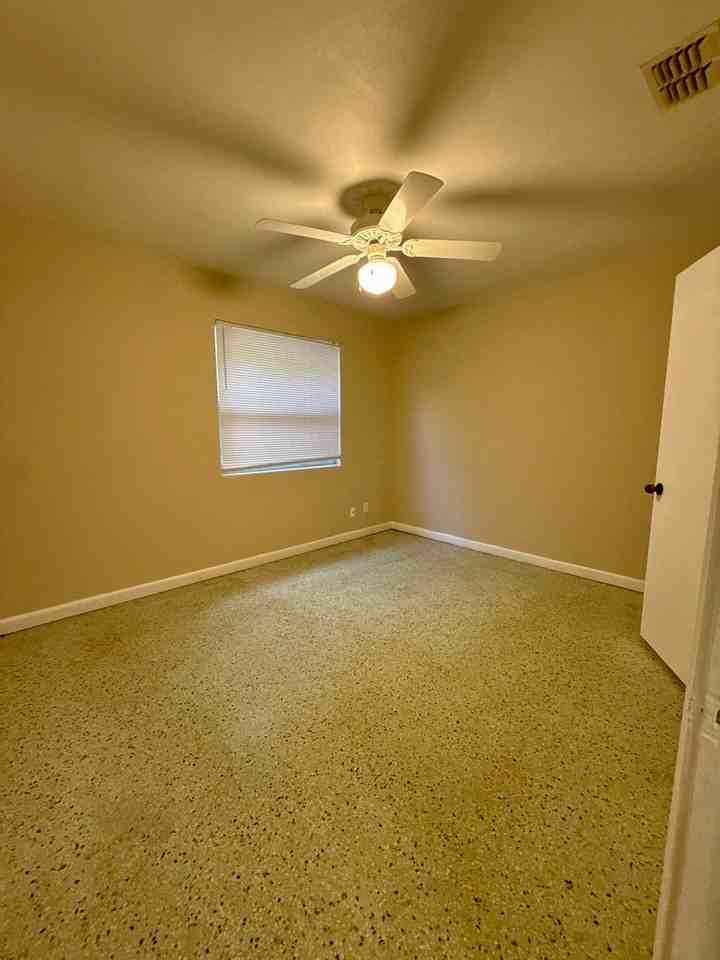 1234 River Bank Ct - Photo 7 of 7