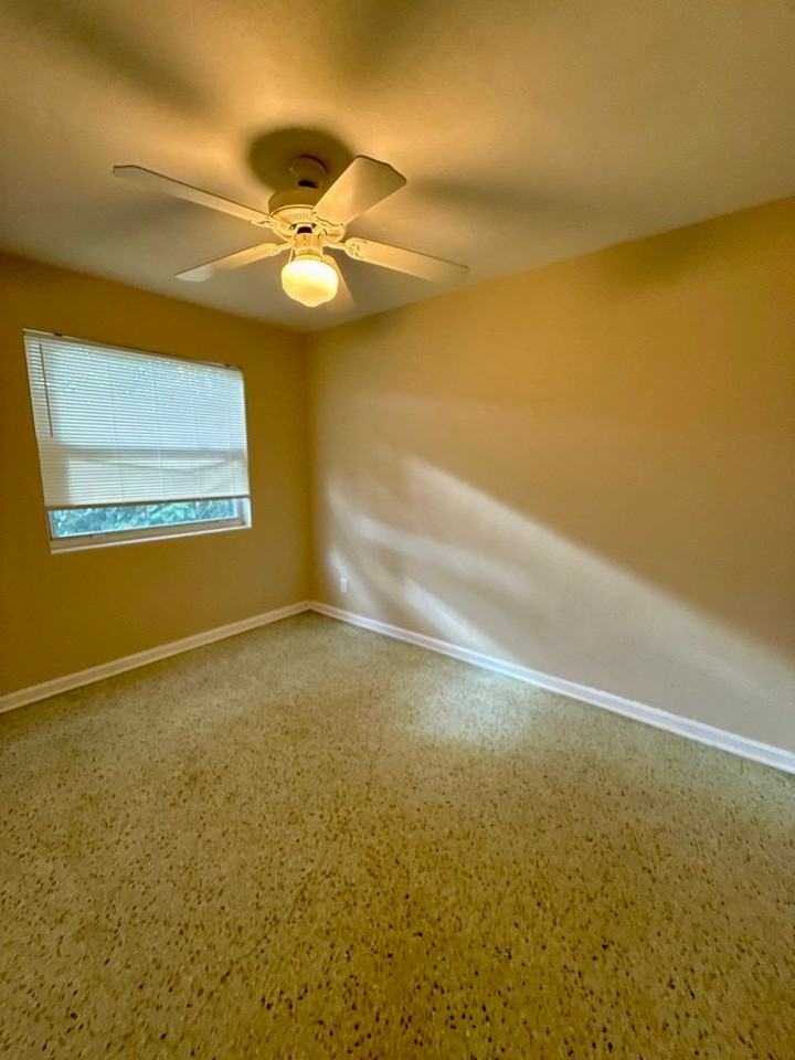 1238 River Bank Ct - Photo 4 of 8