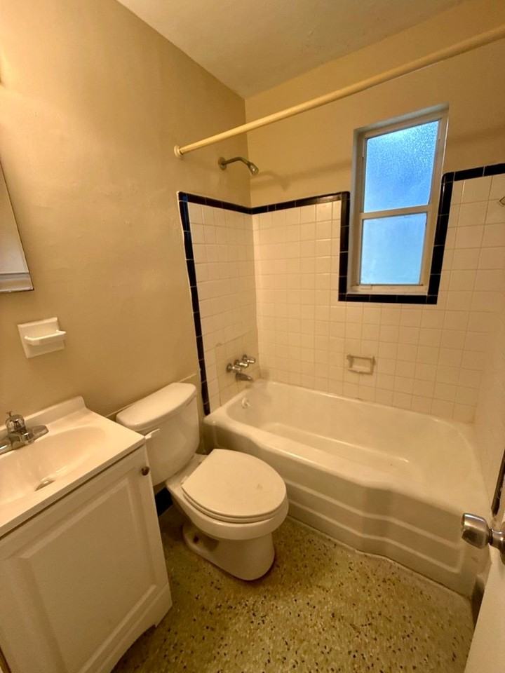 1238 River Bank Ct - Photo 6 of 8