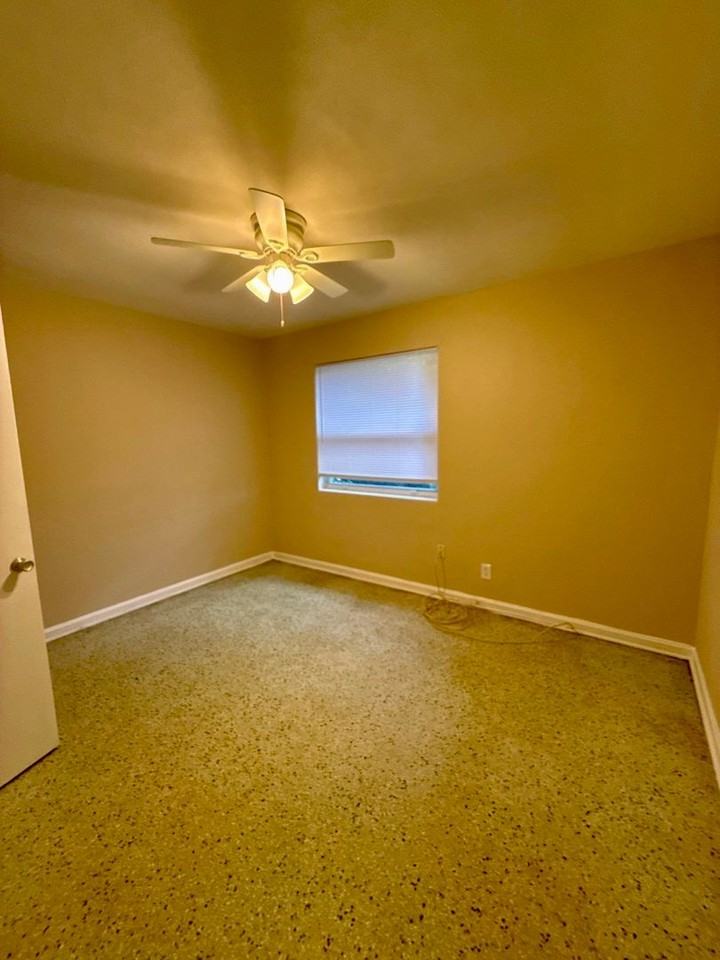 1238 River Bank Ct - Photo 7 of 8