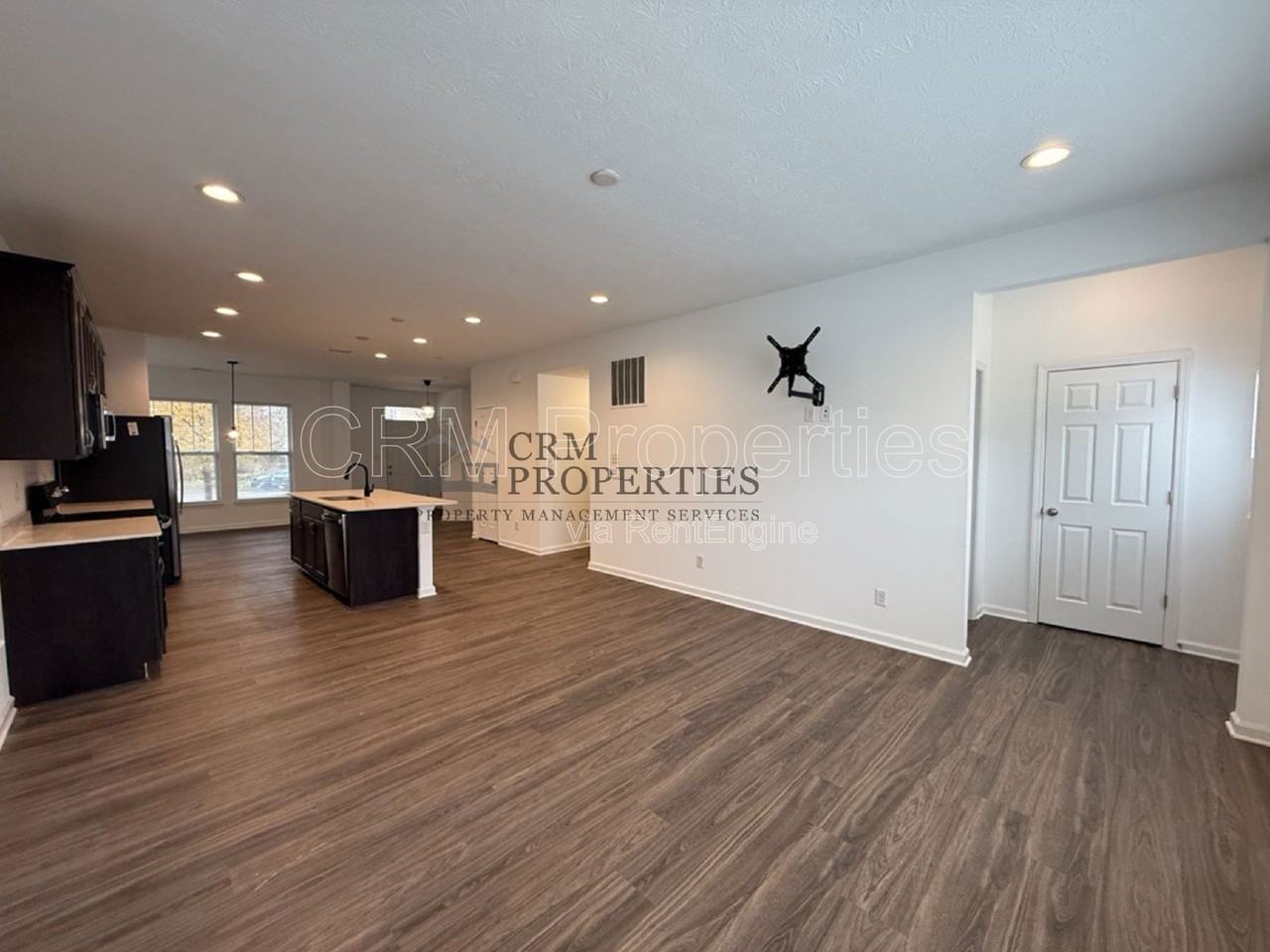 326 N Warman Ave - Photo 7 of 26