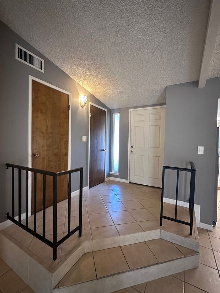 3737 W Hillsdale Ave - Photo 7 of 23