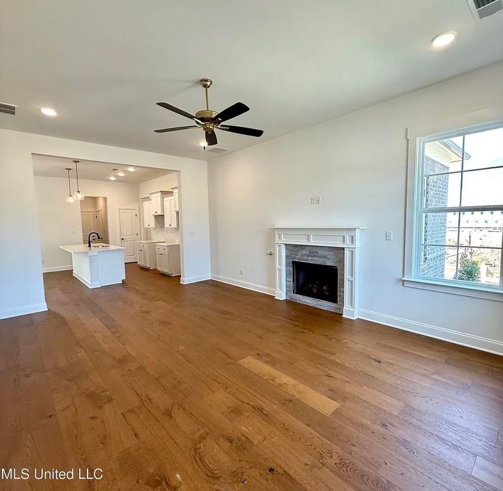 607 Sunflower St - Photo 3 of 25