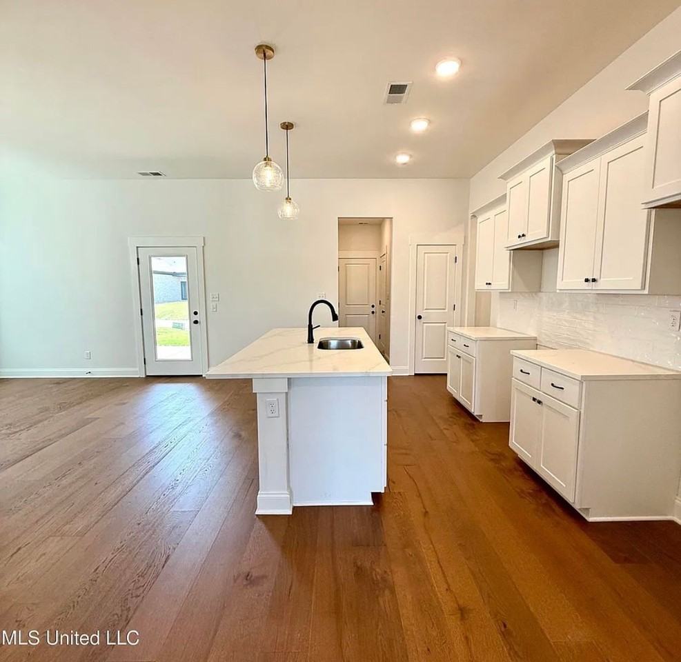 607 Sunflower St - Photo 6 of 25