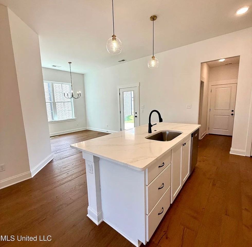 607 Sunflower St - Photo 7 of 25