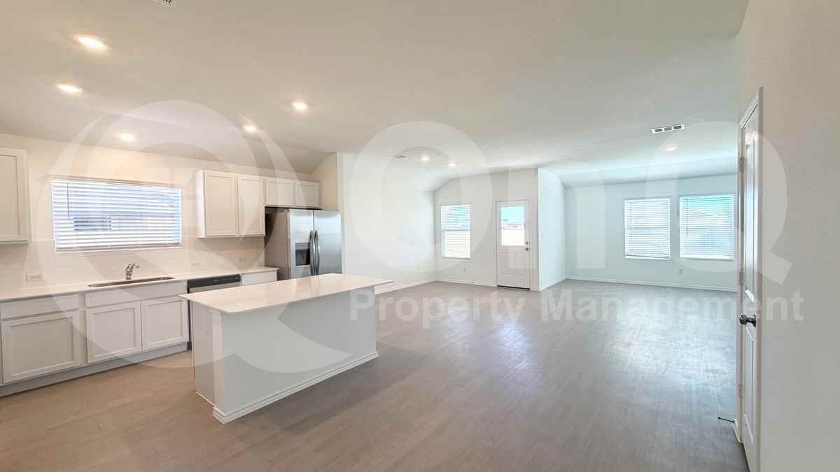 Corniche Cir - Photo 4 of 22