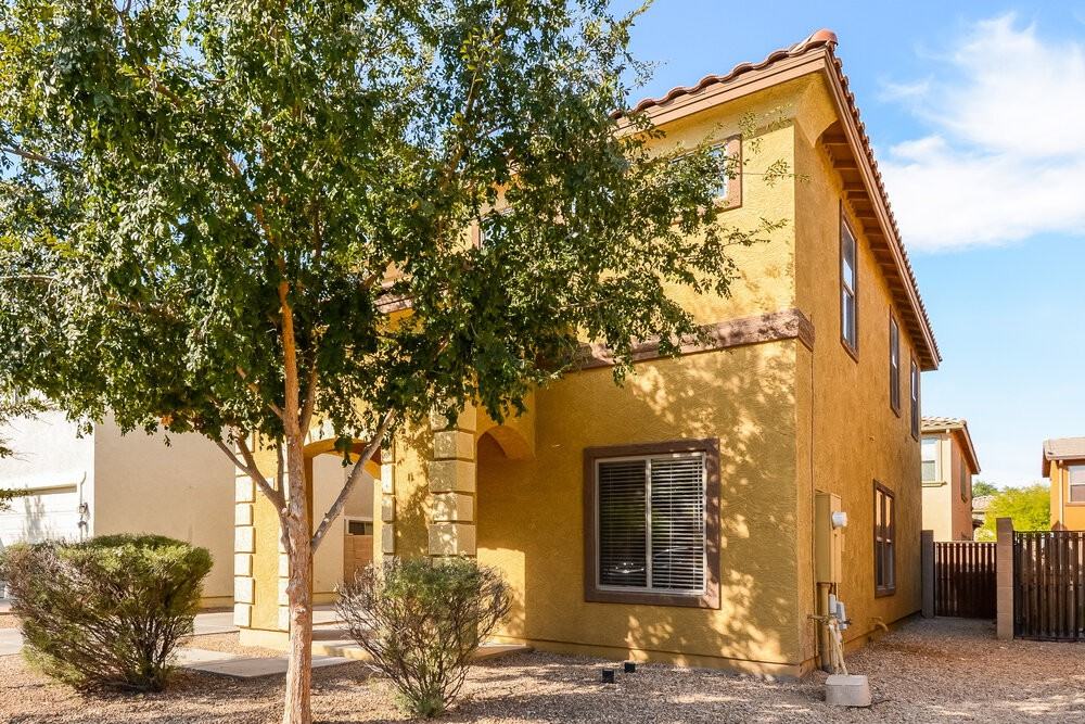 8550 N 63rd Dr - Photo 2 of 17