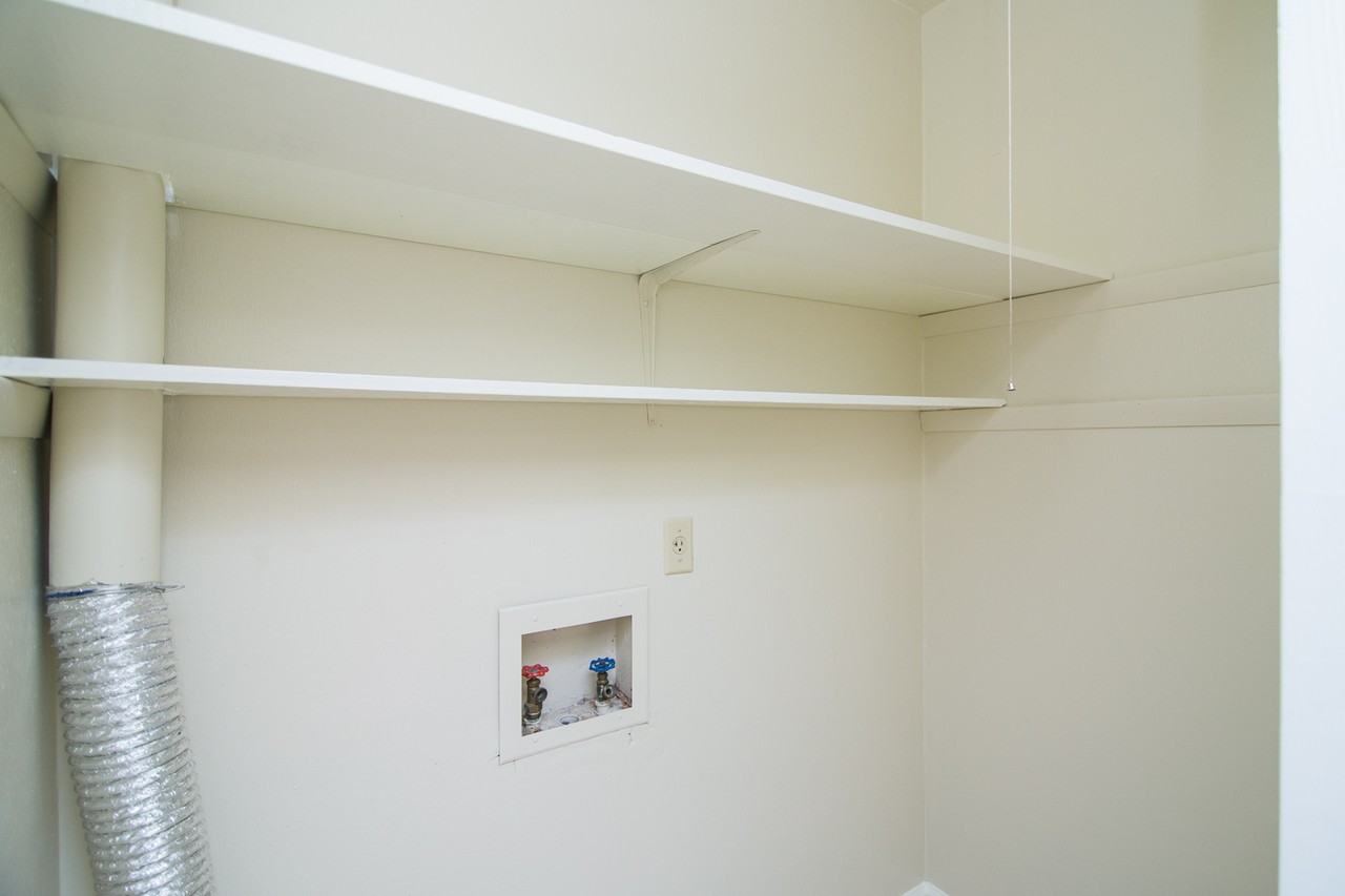 1536 Coombs Dr #2 - Photo 3 of 21