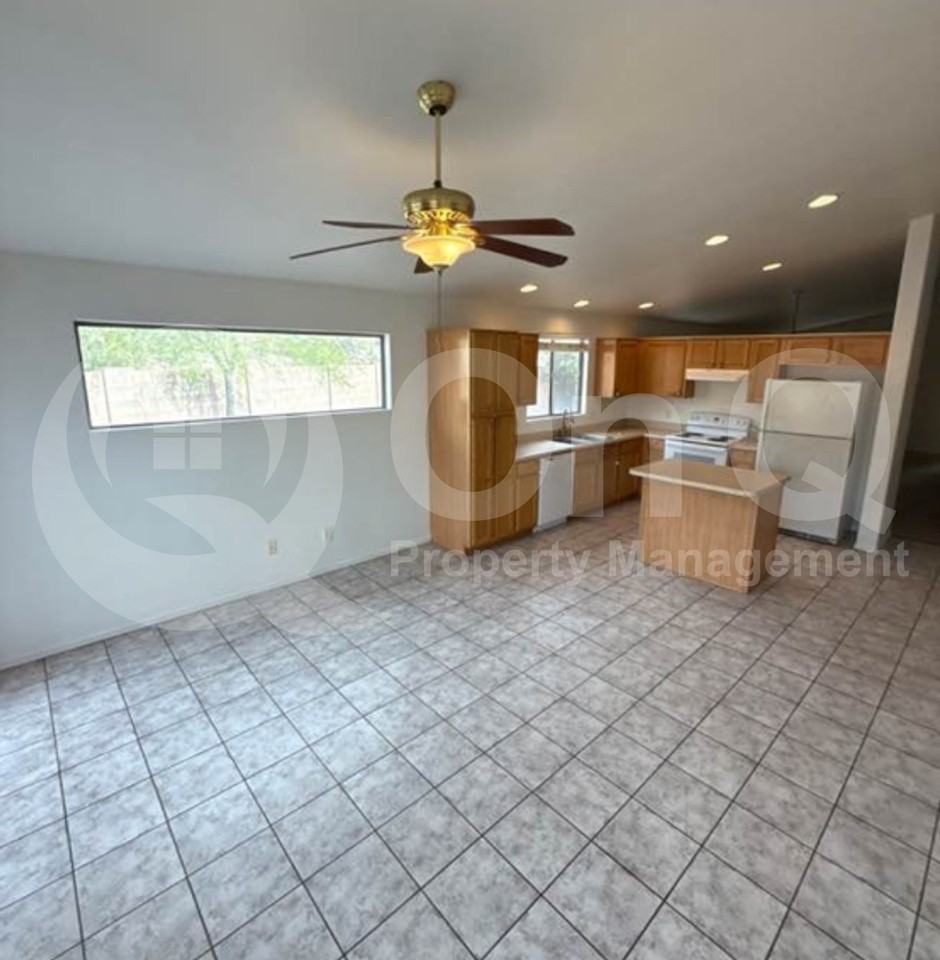 932 W Brave River Pl - Photo 5 of 7