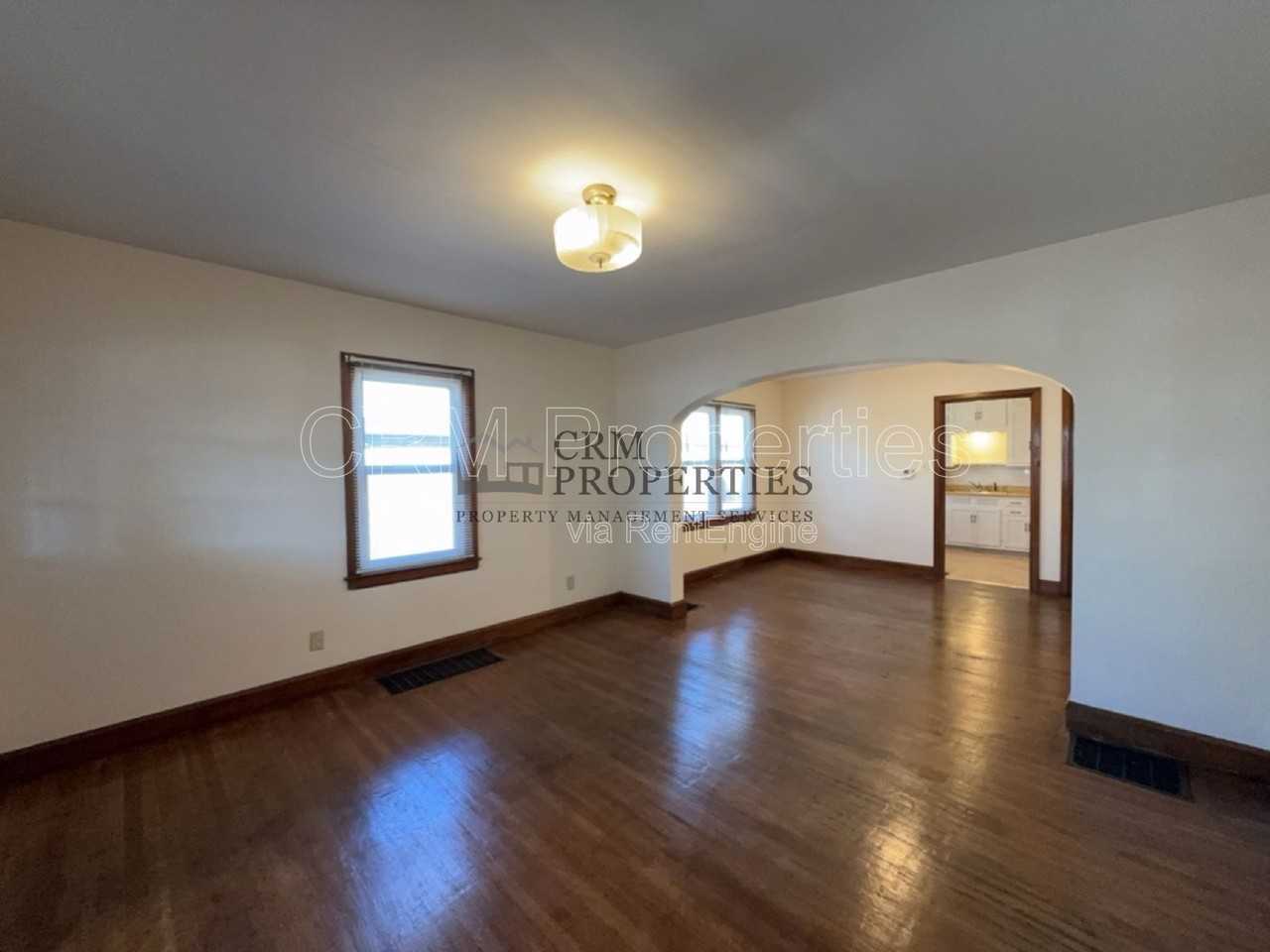 933 N Linwood Ave - Photo 5 of 21