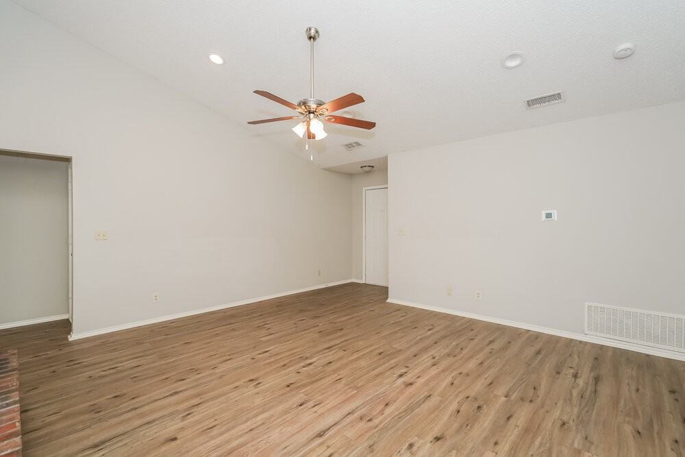 8137 Camelot Rd - Photo 5 of 16