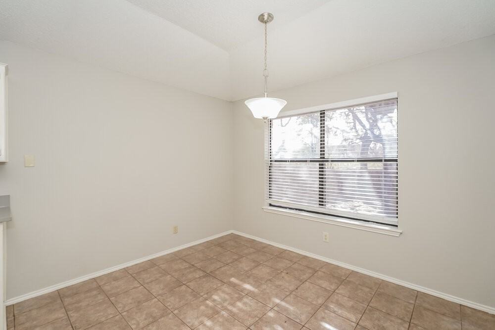 8137 Camelot Rd - Photo 6 of 16