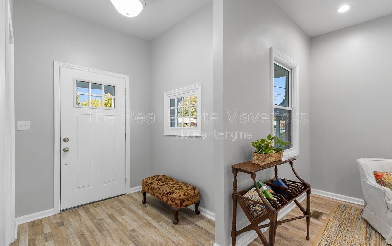 1810 Jackson St - Photo 3 of 16