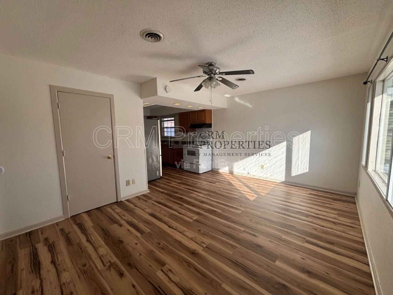 1008 E Fischer St - Photo 3 of 31