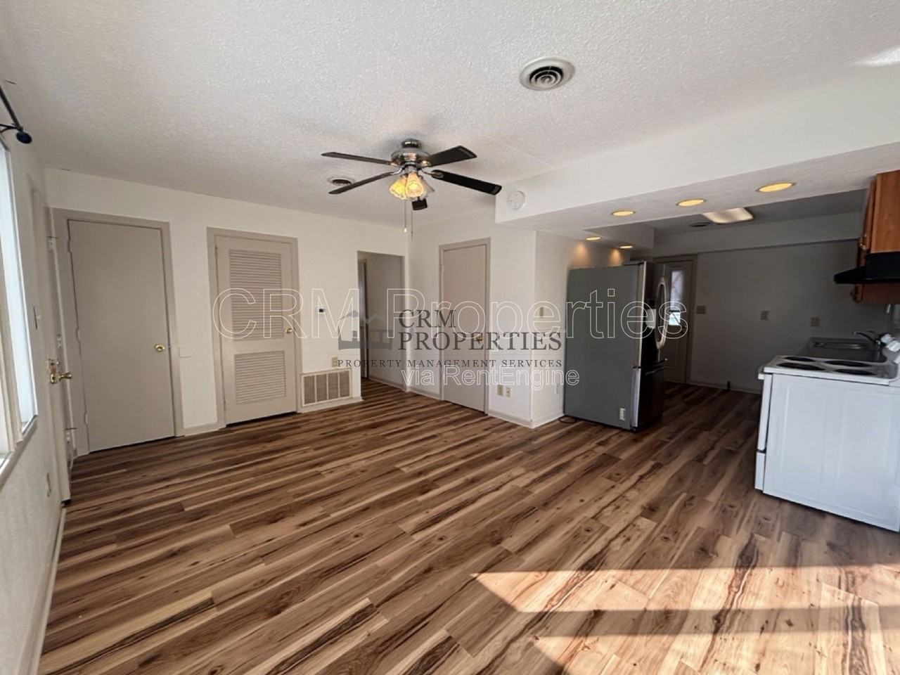 1008 E Fischer St - Photo 4 of 31