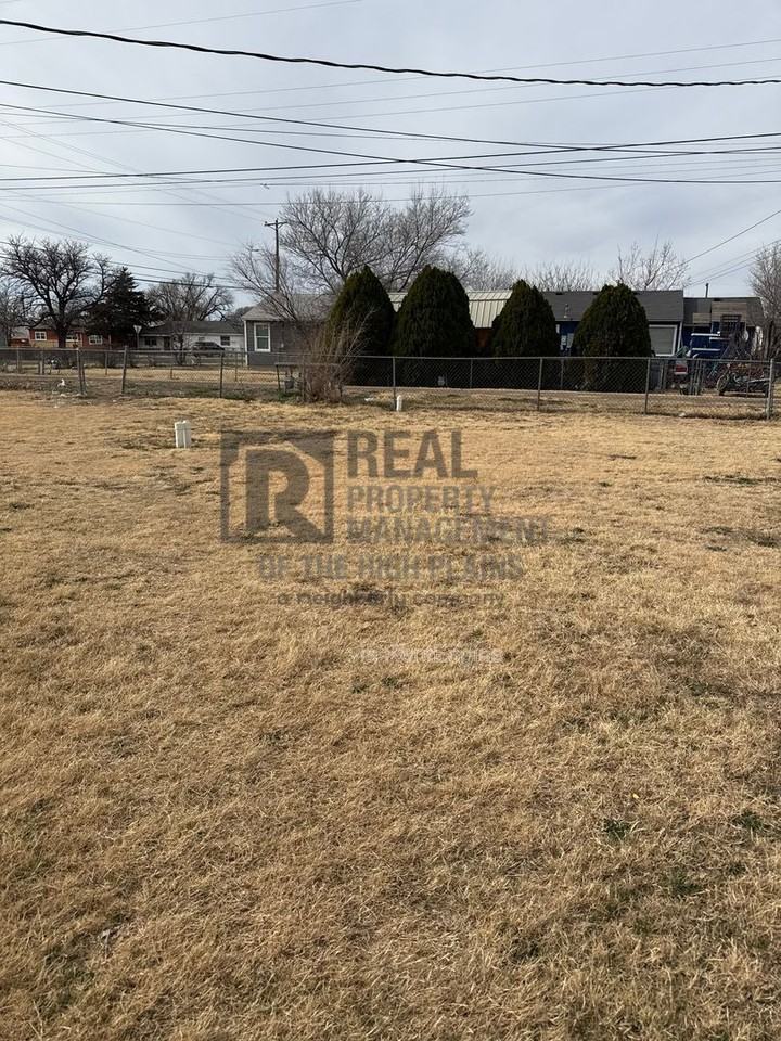 1301 Evergreen St #D - Photo 6 of 6