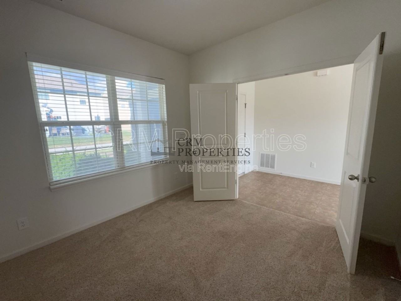 5860 Crowley Pkwy - Photo 3 of 32