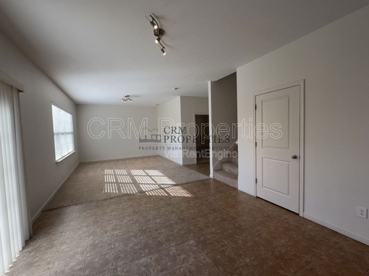 5860 Crowley Pkwy - Photo 4 of 32