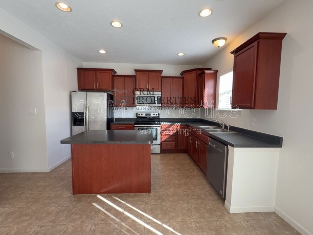 5860 Crowley Pkwy - Photo 7 of 32