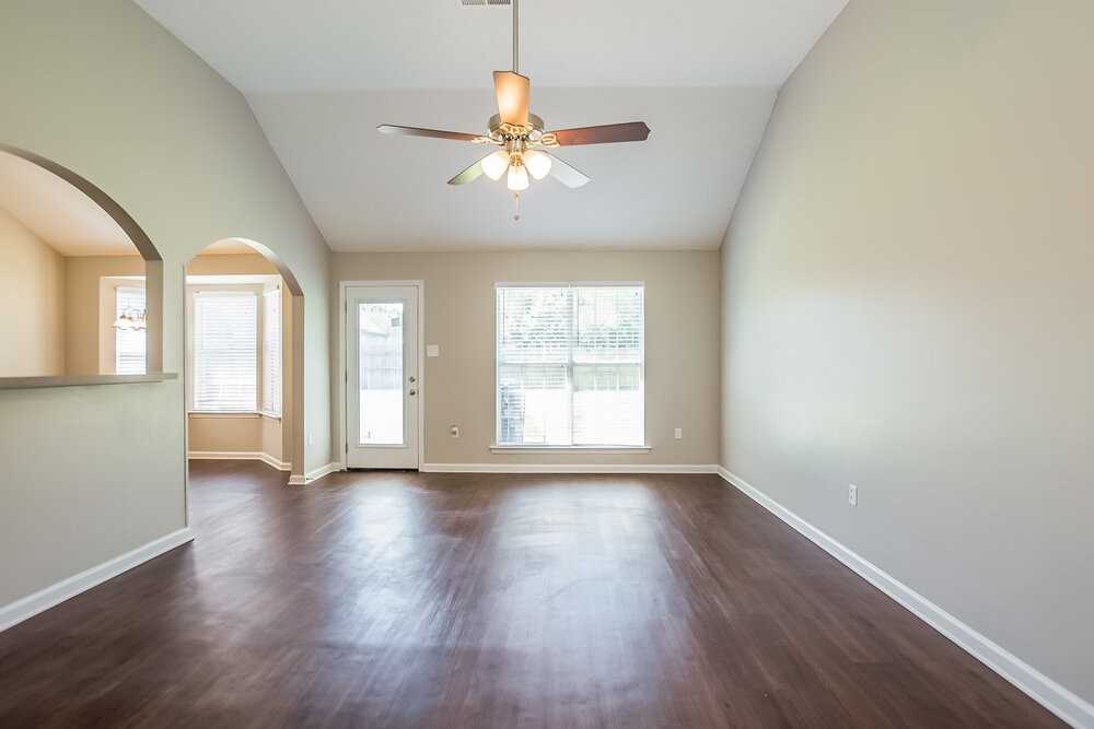 10909 Lexington Dr - Photo 3 of 15