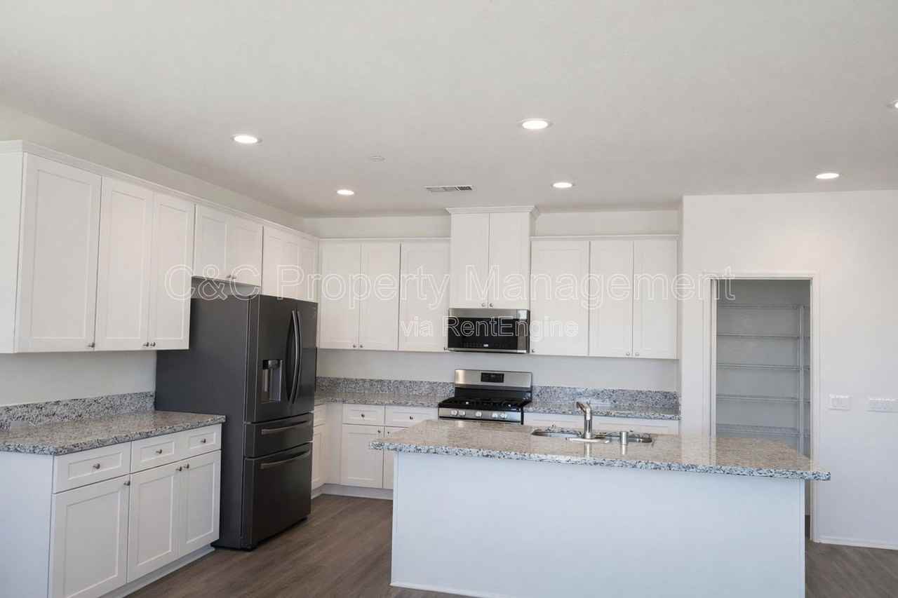 1023 Haviture Way - Photo 4 of 9