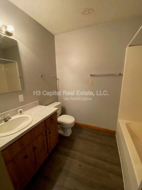 806 Olive St #1 - Photo 5 of 10