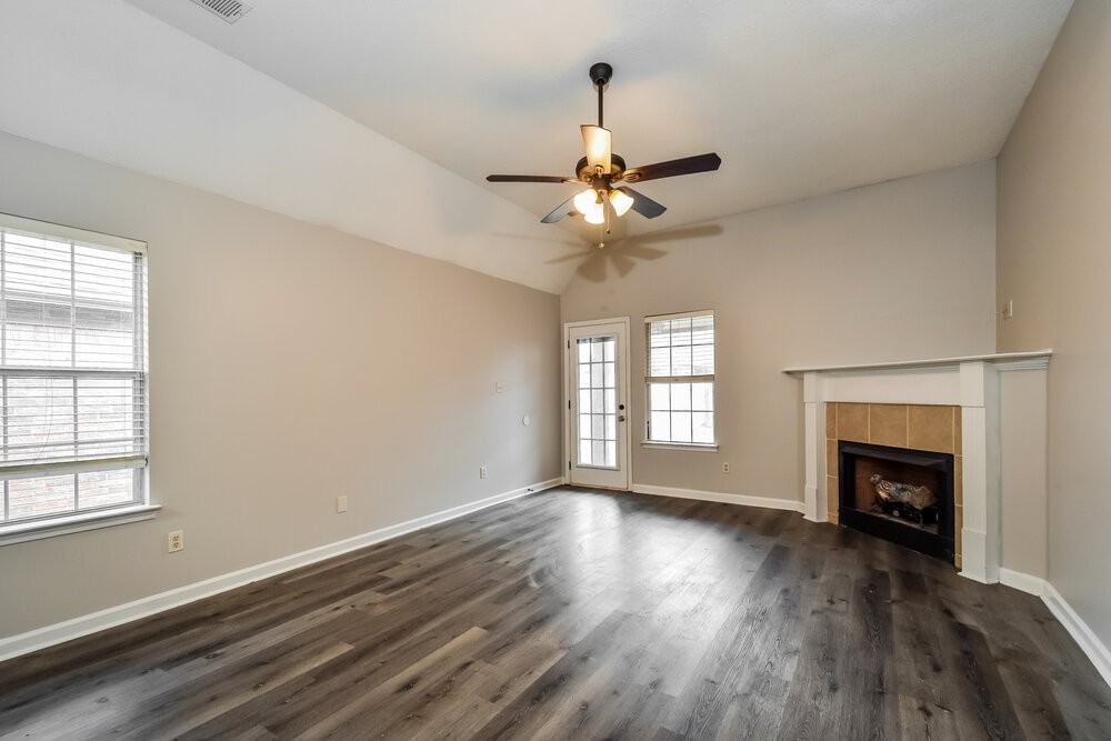 8238 Regal Bend Dr - Photo 4 of 17