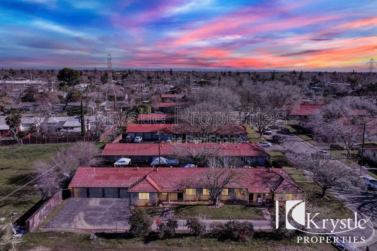 2021 Red Robin Ln #4 - Photo 3 of 16