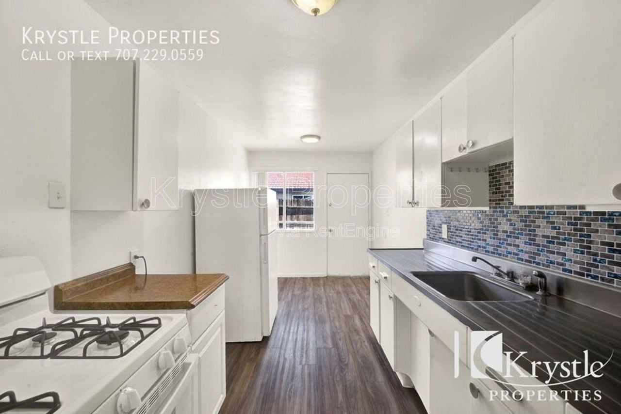 2021 Red Robin Ln #4 - Photo 5 of 16