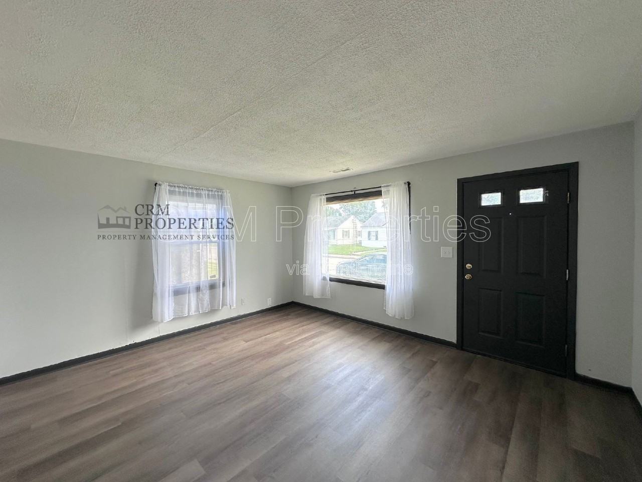 1034 E Elm St - Photo 3 of 18