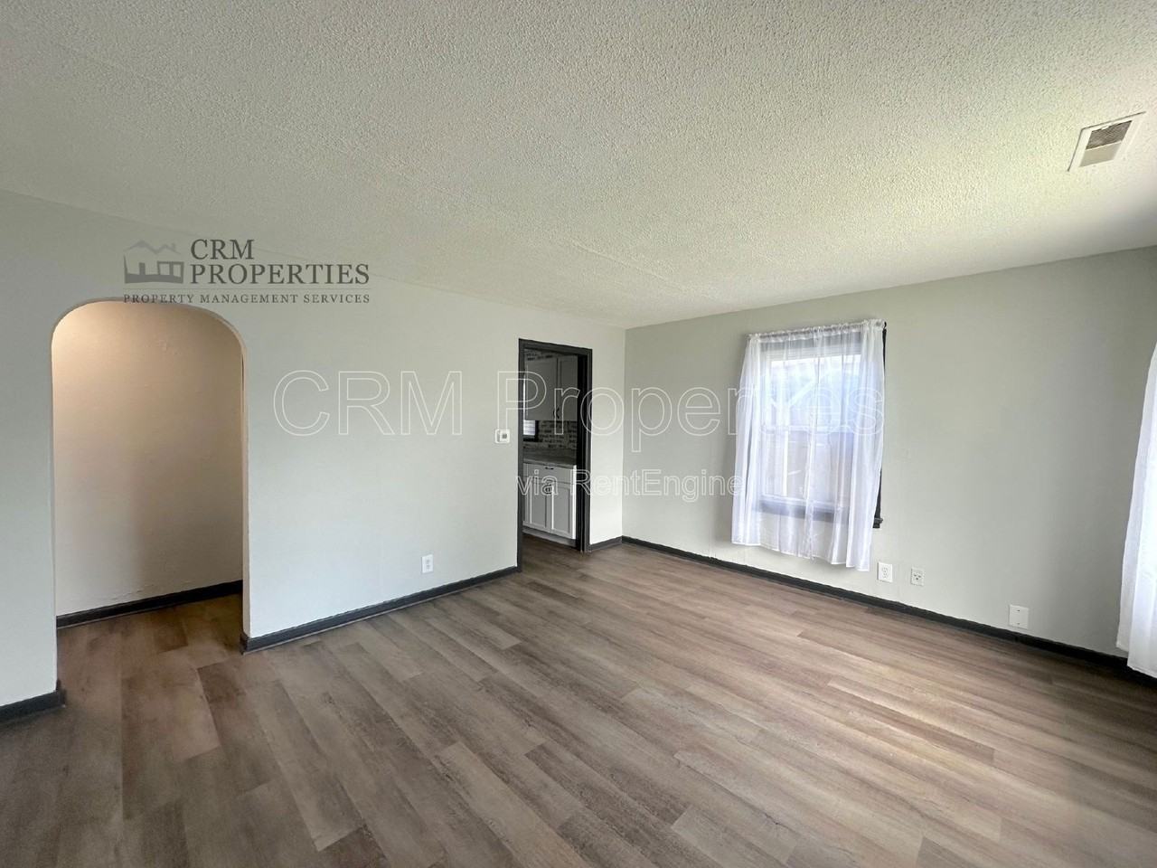 1034 E Elm St - Photo 5 of 18