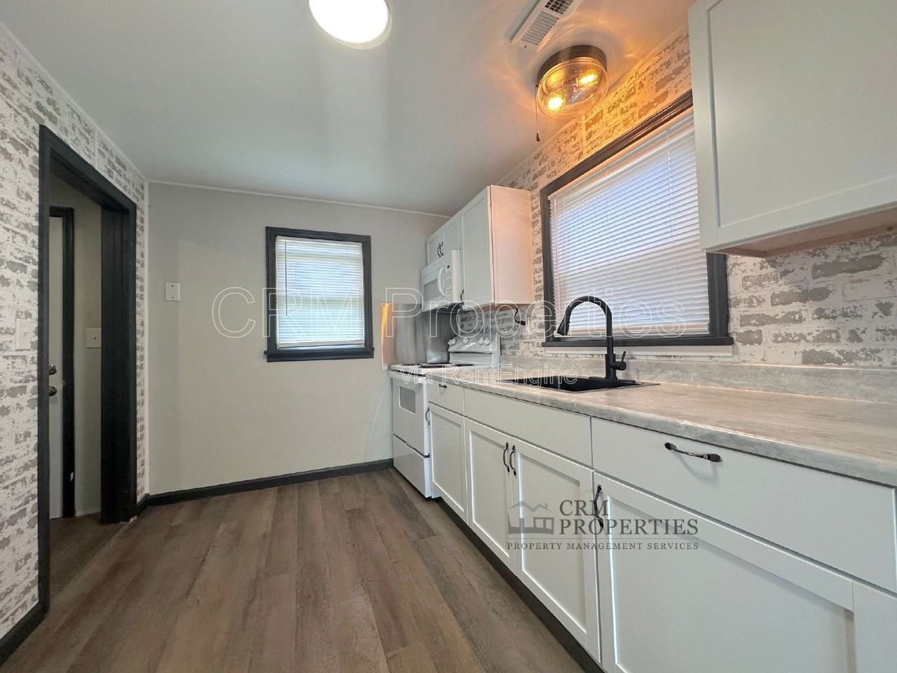 1034 E Elm St - Photo 6 of 18