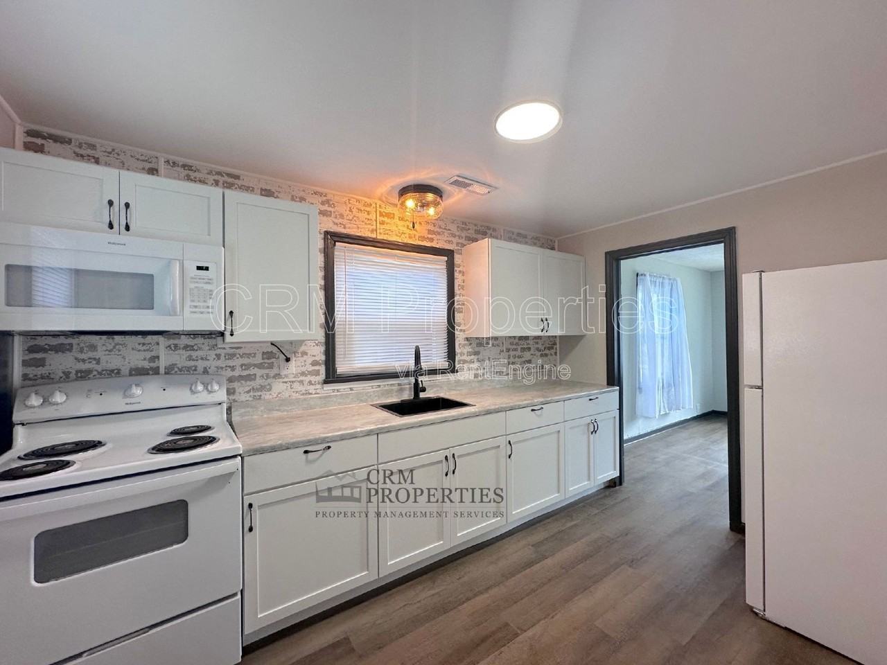 1034 E Elm St - Photo 7 of 18