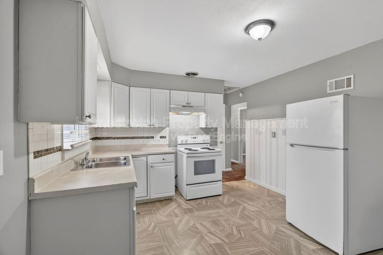 12070 Garden Ln - Photo 4 of 30