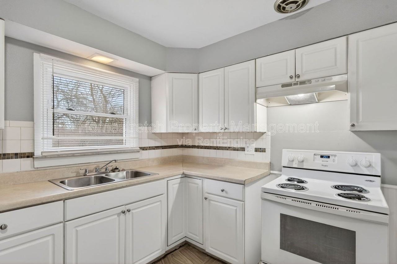 12070 Garden Ln - Photo 5 of 30