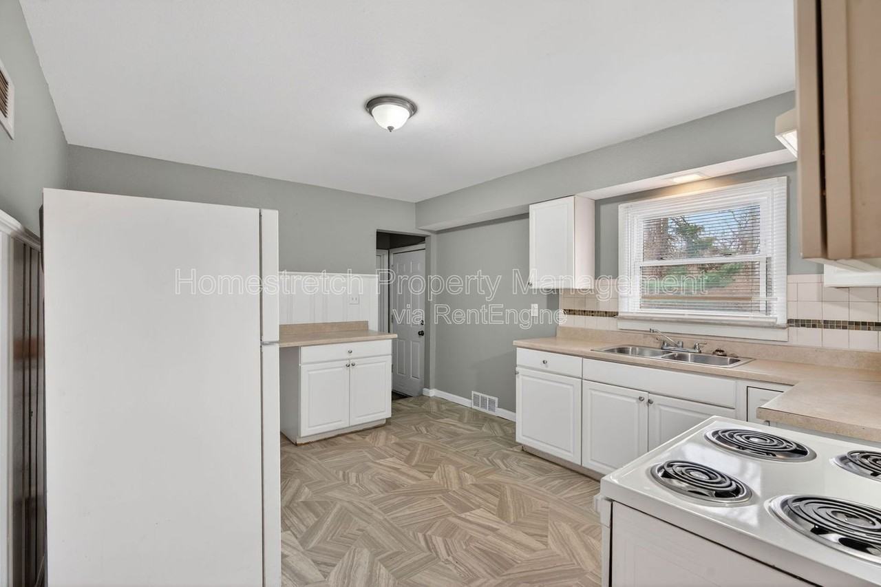 12070 Garden Ln - Photo 6 of 30