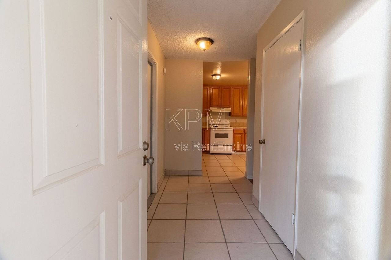 2540 Banyan Dr - Photo 2 of 19