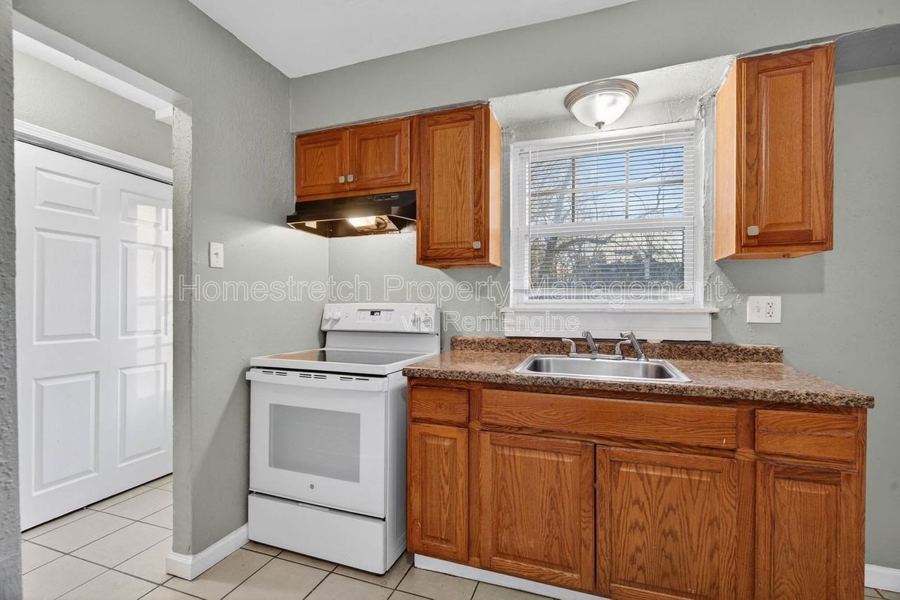 1218 Maple Ave - Photo 4 of 23