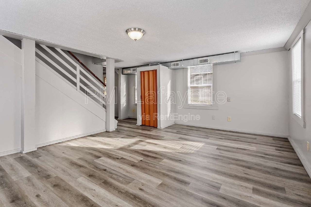 106 E Vine St - Photo 2 of 9