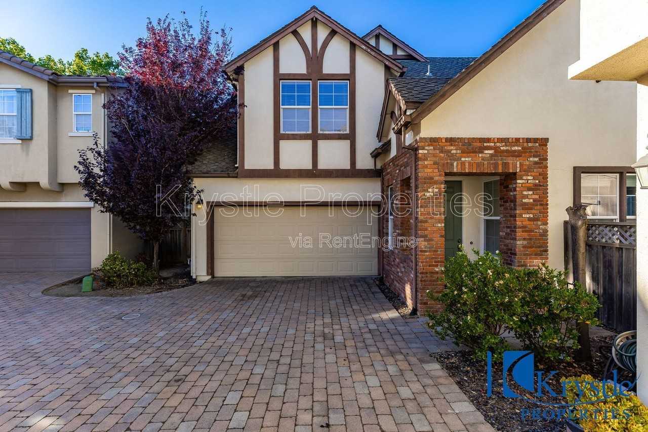 6335 Newhaven Ln - Photo 3 of 50