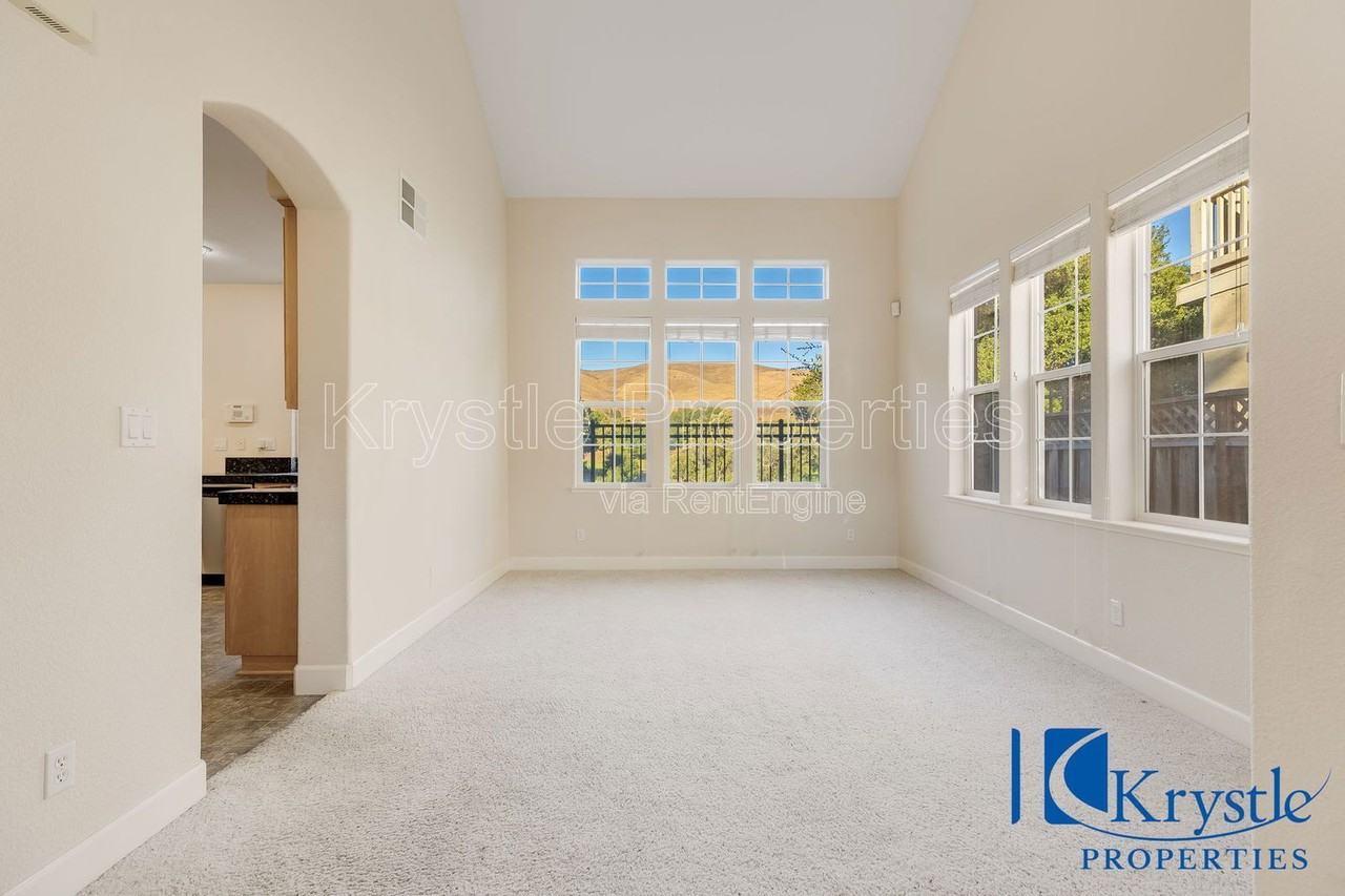 6335 Newhaven Ln - Photo 6 of 50