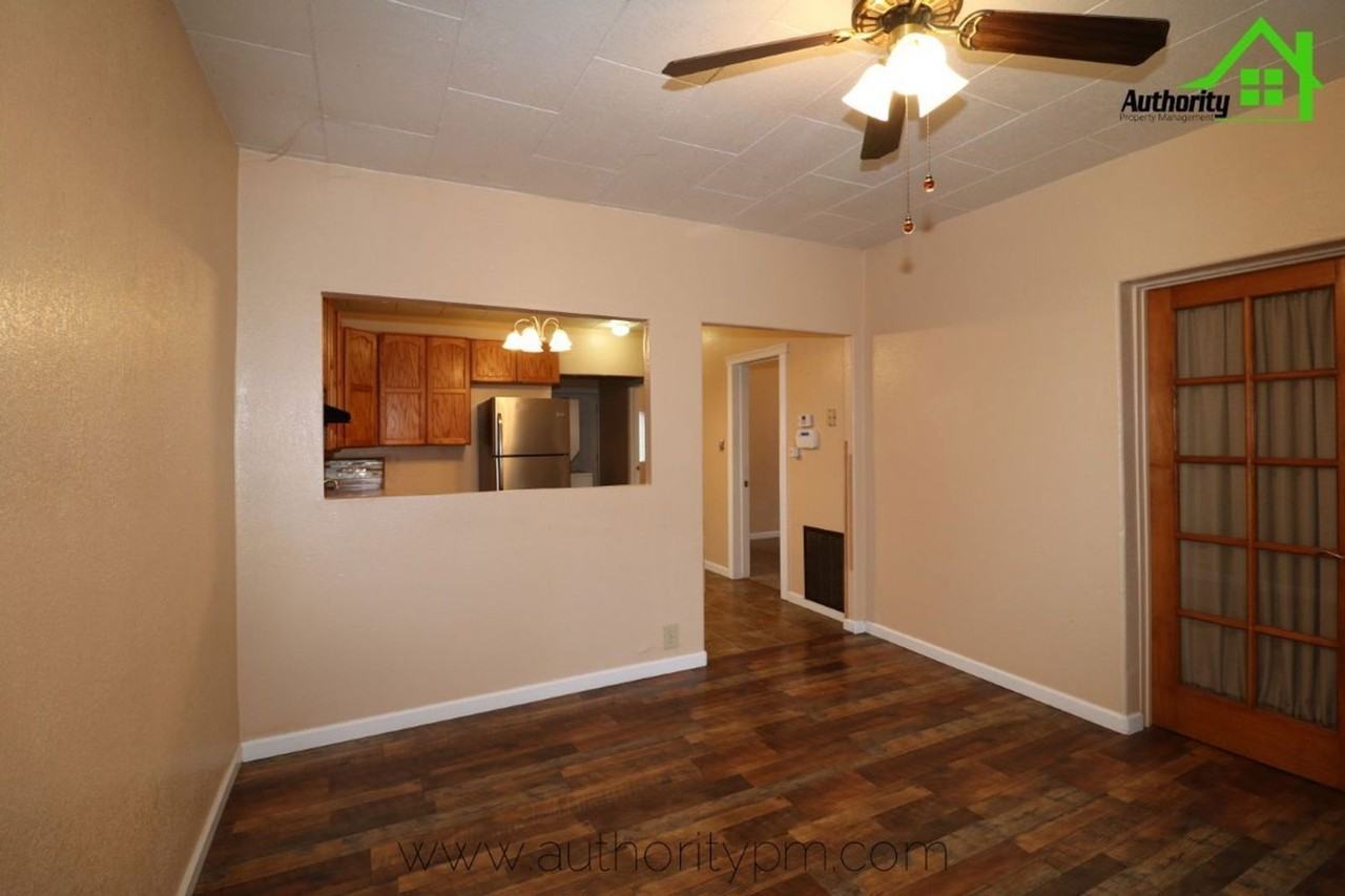 1201 Willis St - Photo 4 of 15