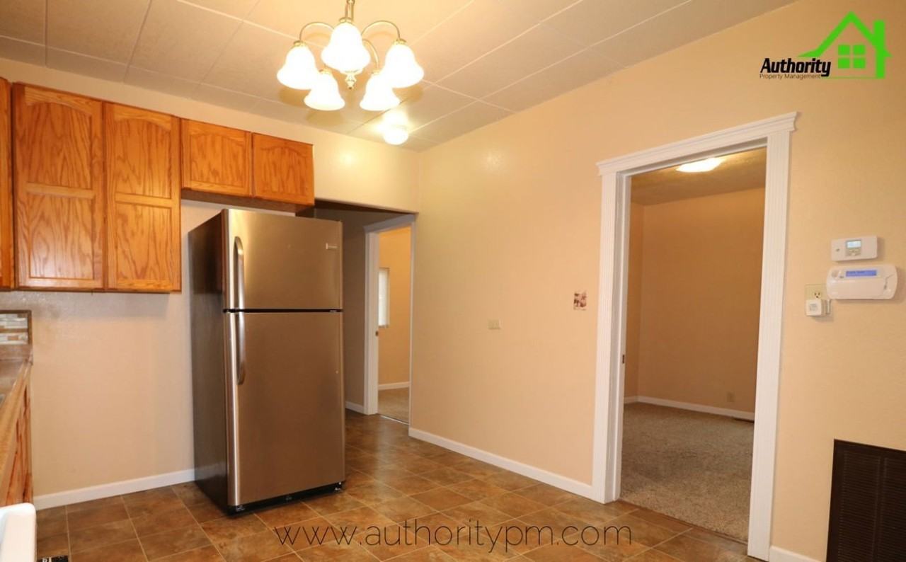 1201 Willis St - Photo 7 of 15