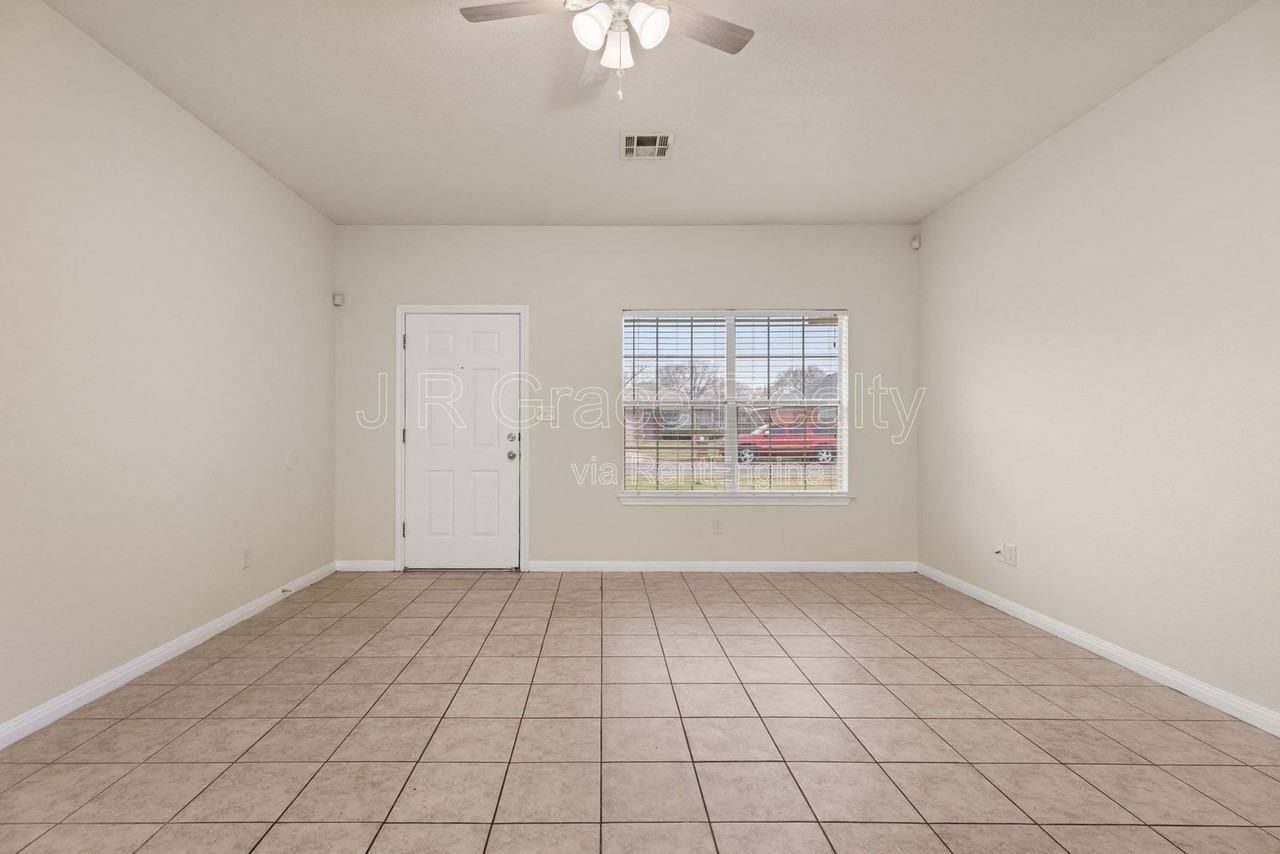 109 Apple Ln - Photo 3 of 21