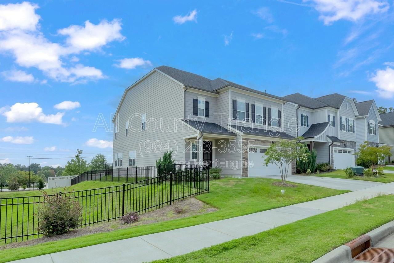 1101 Premier Key Dr - Photo 3 of 50