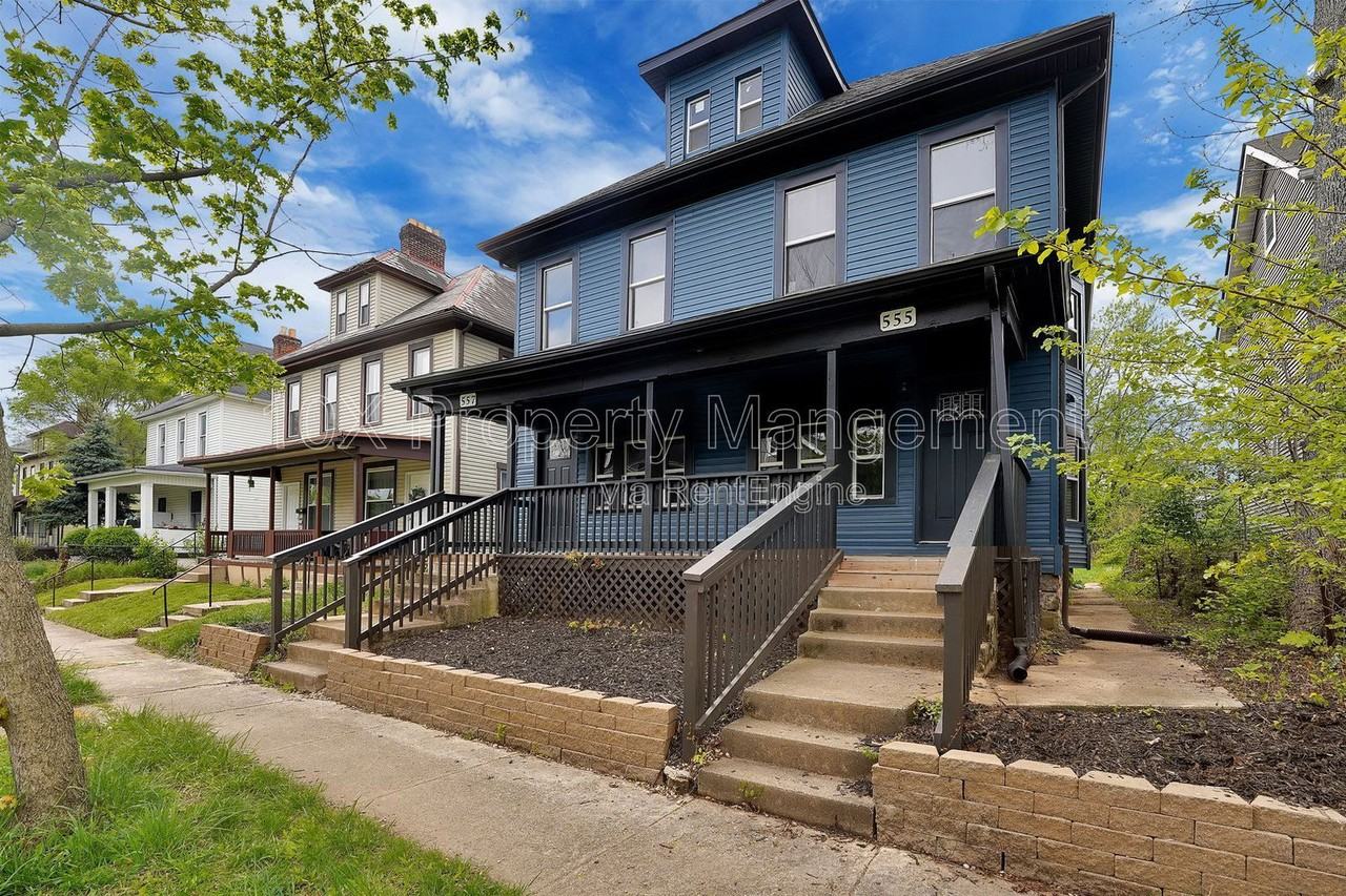 555 Kimball Pl - Photo 6 of 39