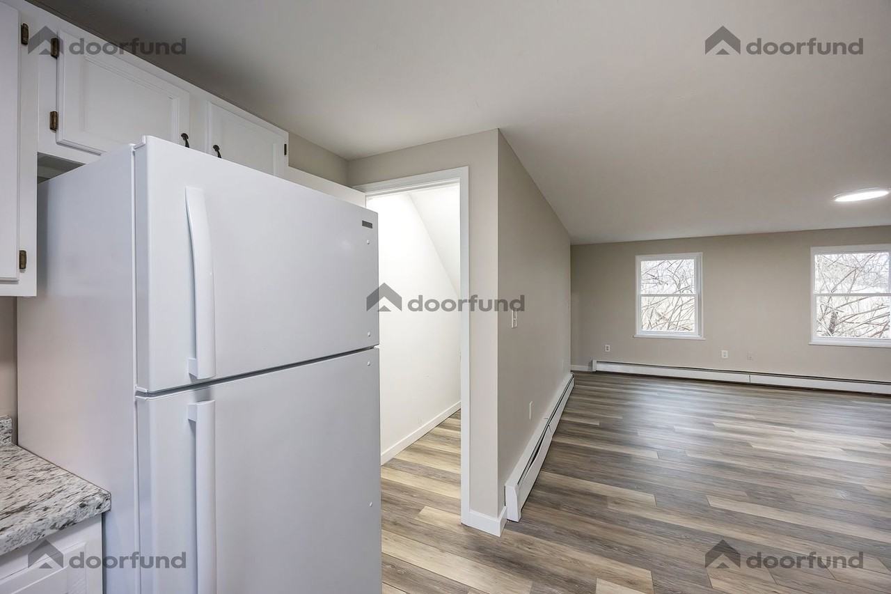 9 Carroll St #8 - Photo 2 of 34