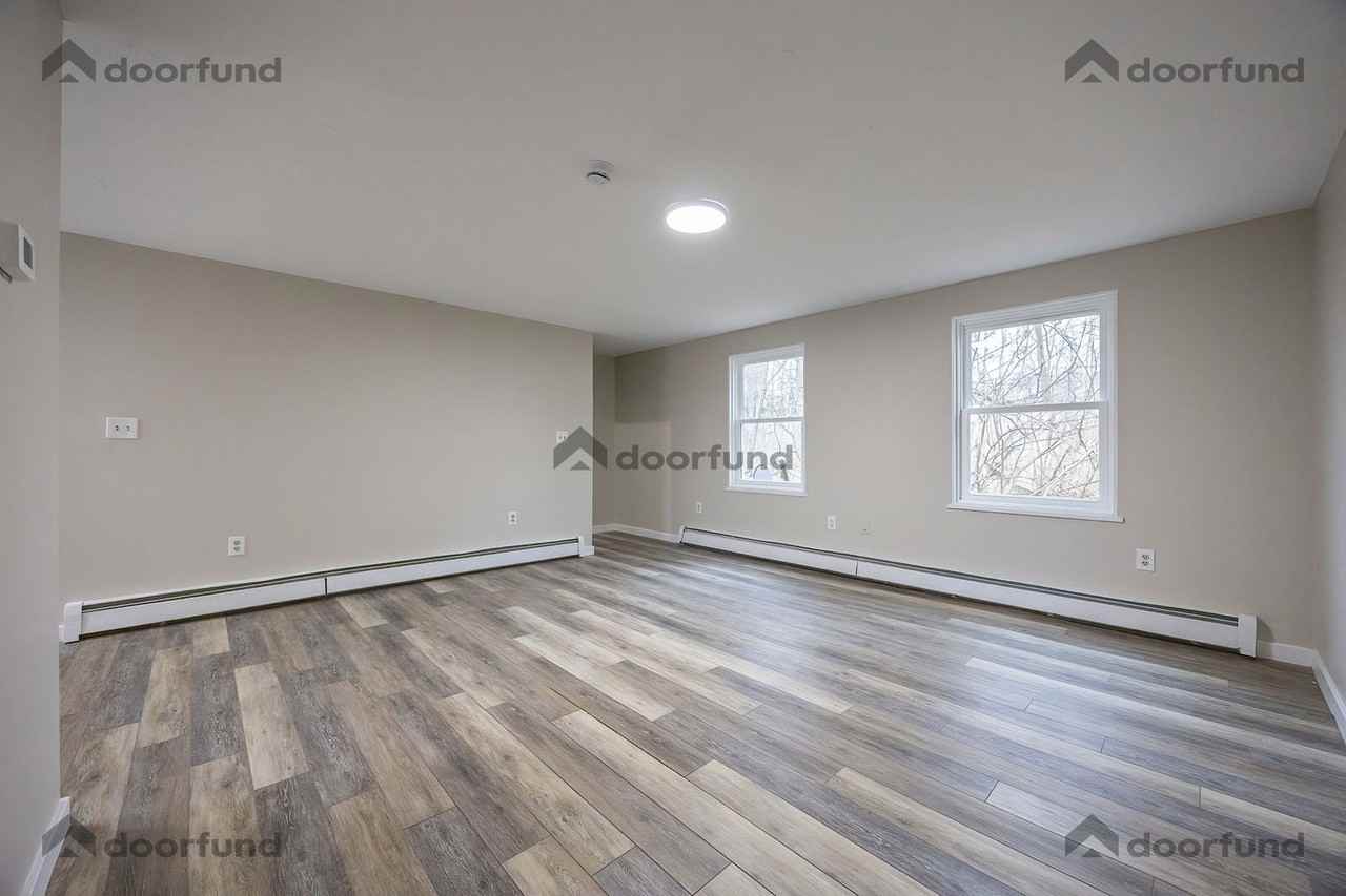 9 Carroll St #8 - Photo 3 of 34