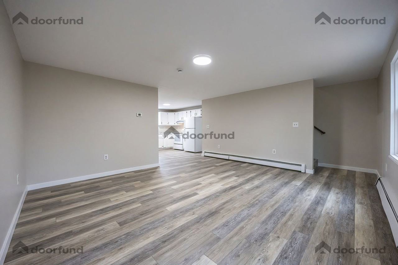 9 Carroll St #8 - Photo 4 of 34